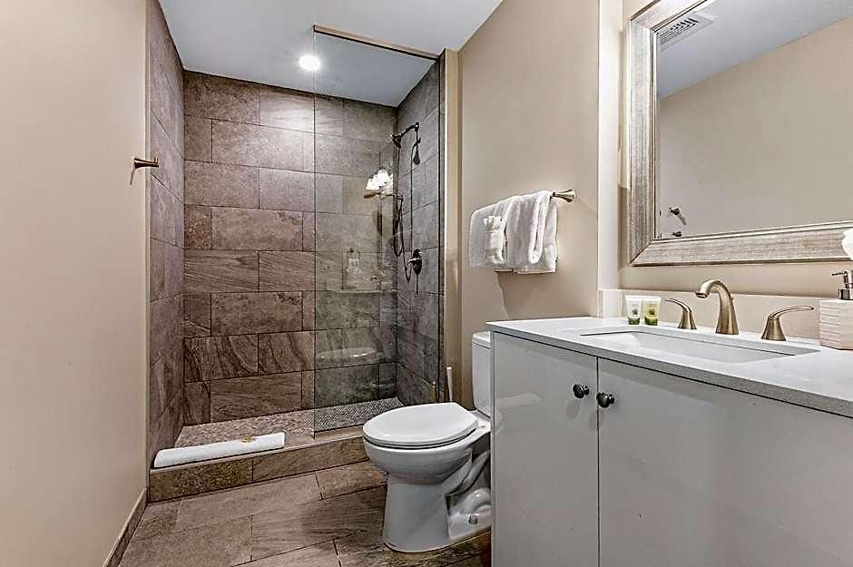Spacious 4br Luxury Steps To French Quarter Aparthotel 4*