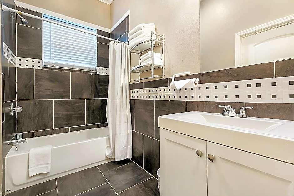 Modern, Spacious With Luxury Amenities Aparthotel