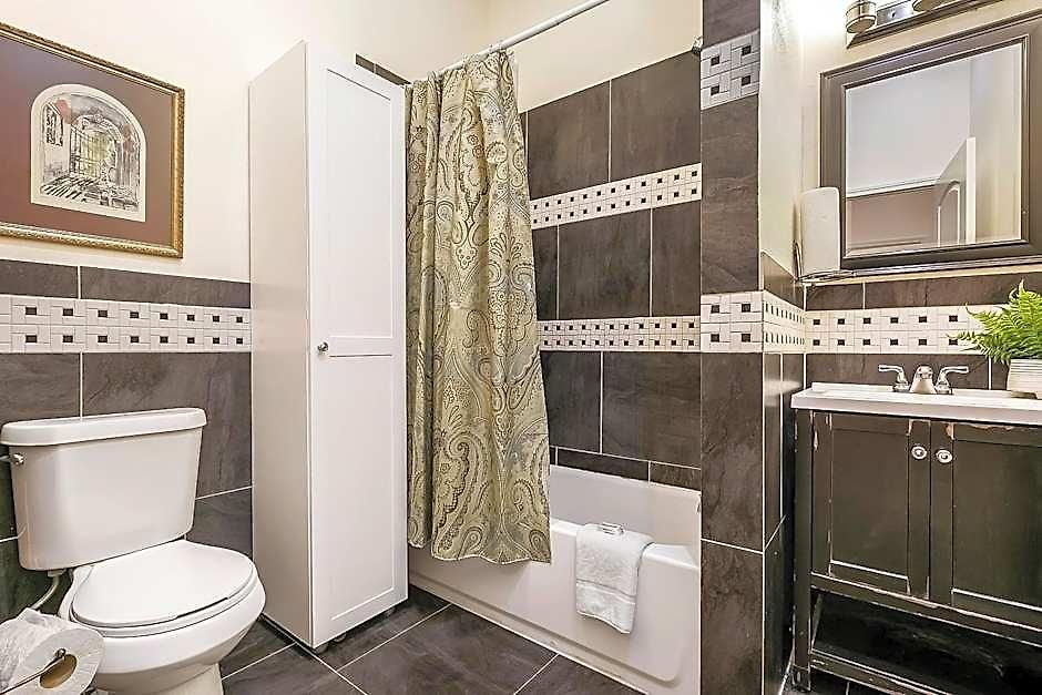 Modern, Spacious With Luxury Amenities 3* New Orleans
