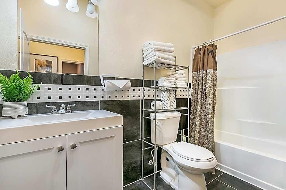Modern, Spacious With Luxury Amenities Aparthotel
