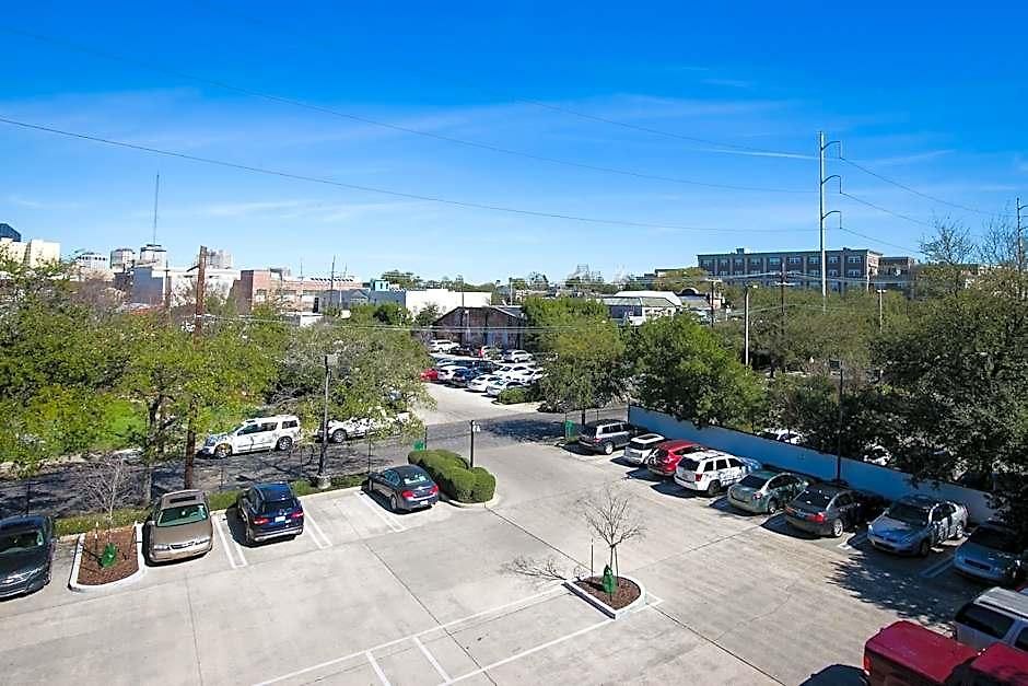 Aparthotel Modern, Spacious With Luxury Amenities