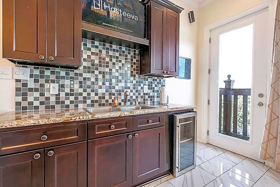 Modern, Spacious With Luxury Amenities New Orleans
