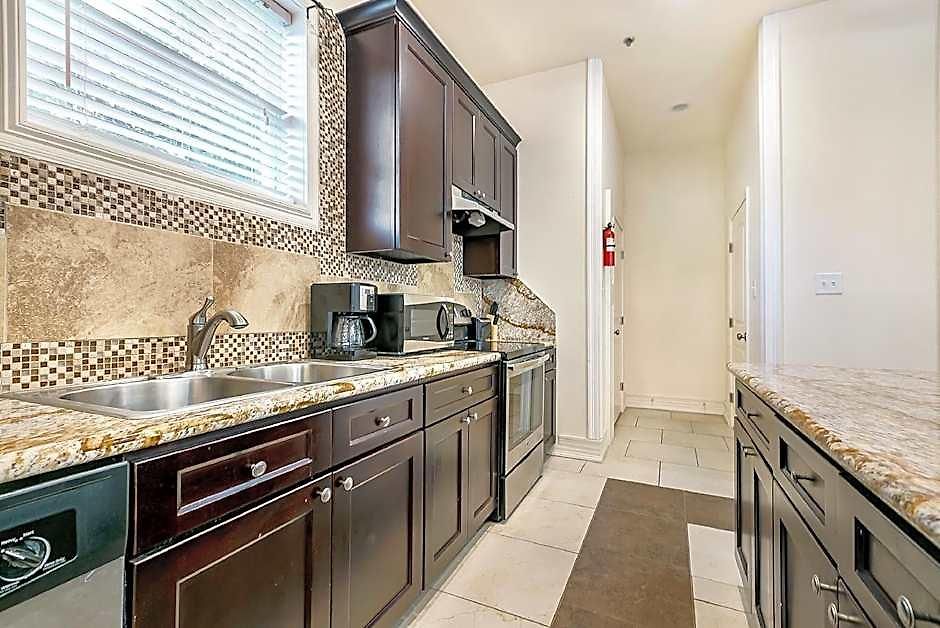 Aparthotel Modern, Spacious With Luxury Amenities New Orleans