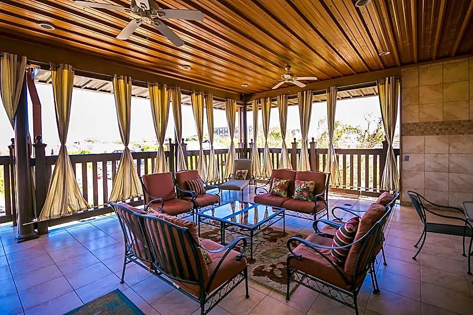 Modern, Spacious With Luxury Amenities 3*