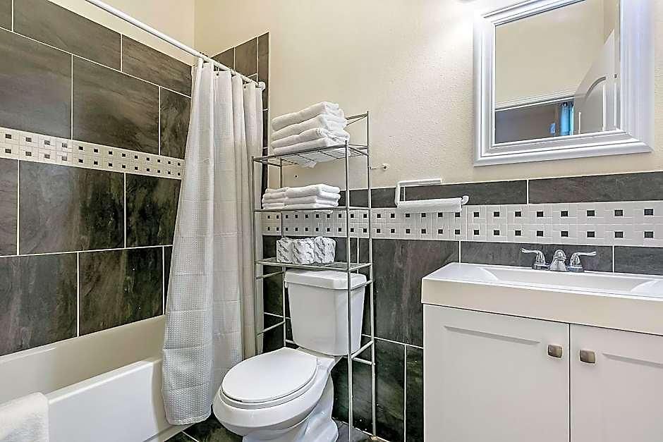 Modern, Spacious With Luxury Amenities Aparthotel