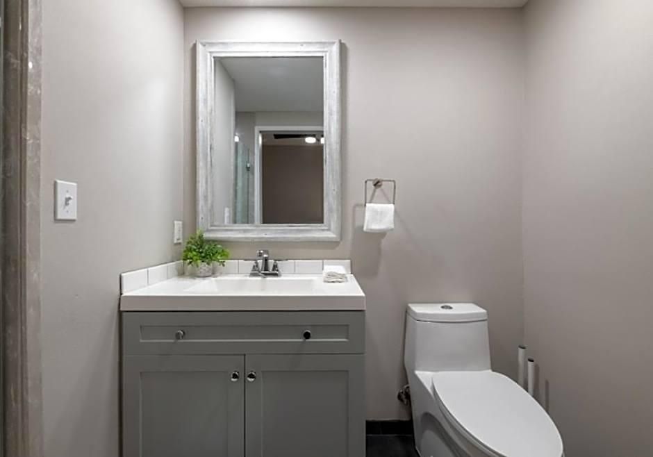 Bywater Aparthotel 3*