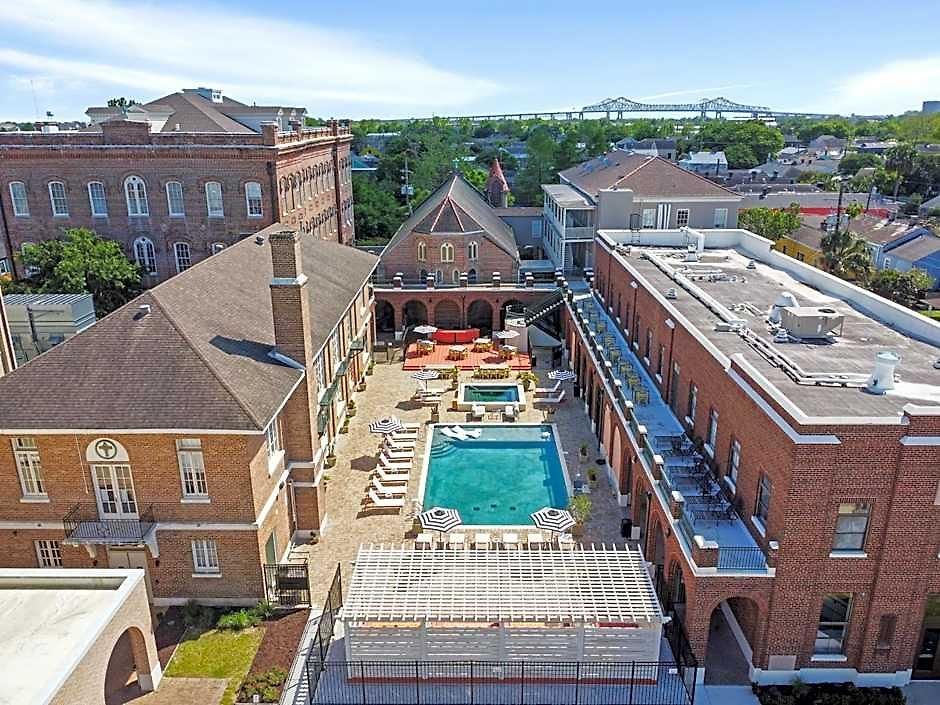 Bywater Aparthotel 3*