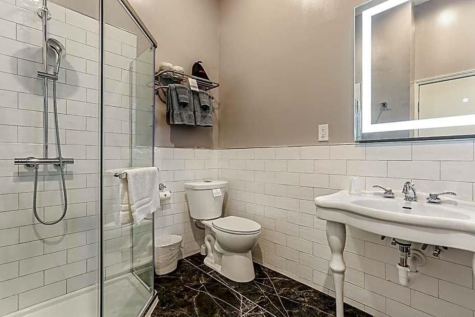 Rathbone Mansions 3*