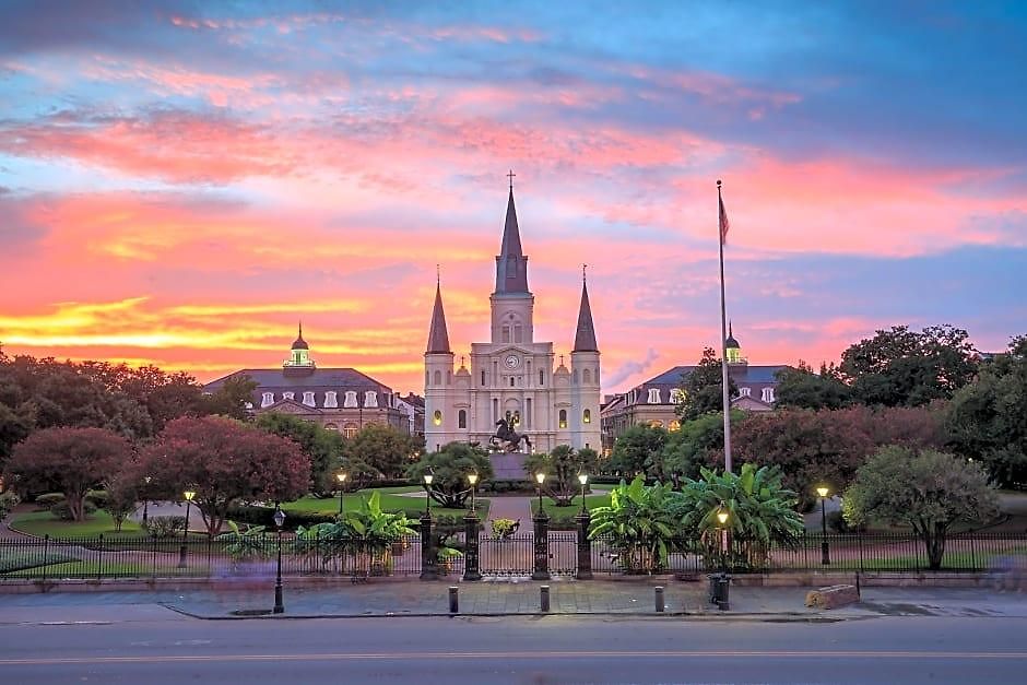 Hotel Hampton & Canal St. French Quarter