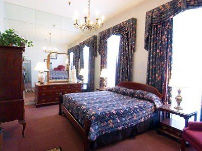 Inn Le Richelieu In The French Quarter