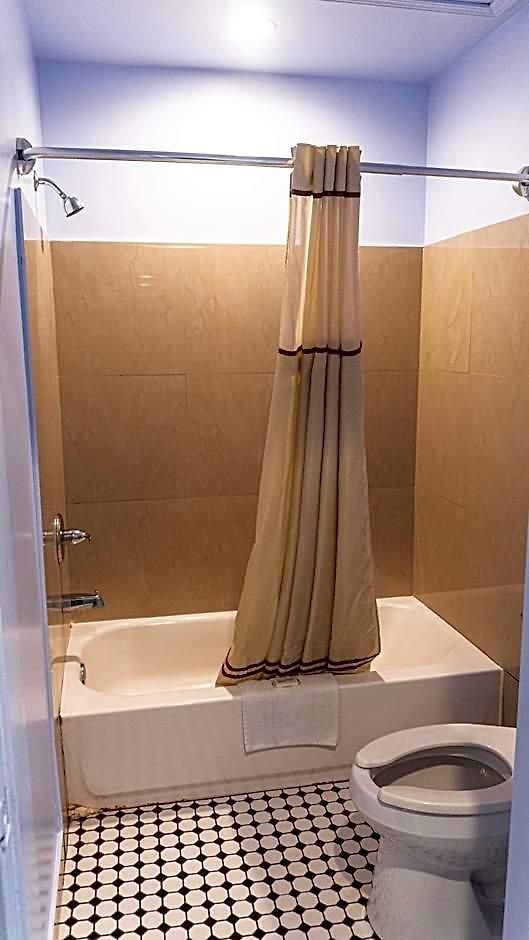 Historic Mardi Gras Hotel 2*