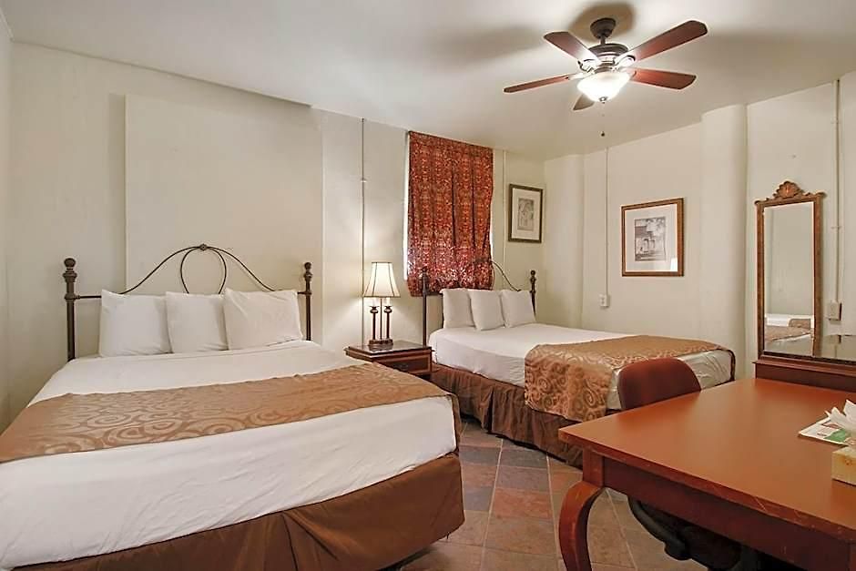 Historic Mardi Gras Hotel 2*