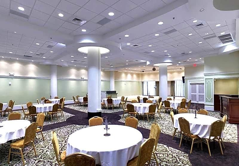 Wyndham Garden Downtown Hotel