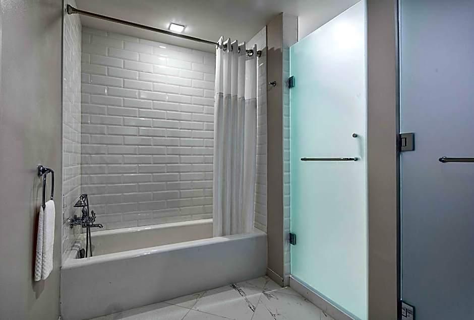 Hotel The Higgins New Orleans, Curio Collection By Hilton 4*