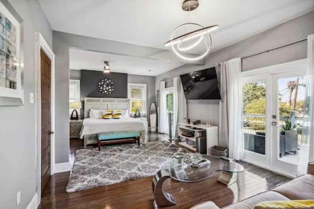 Grand Craftsman Style Heated Pool Holiday home New Orleans