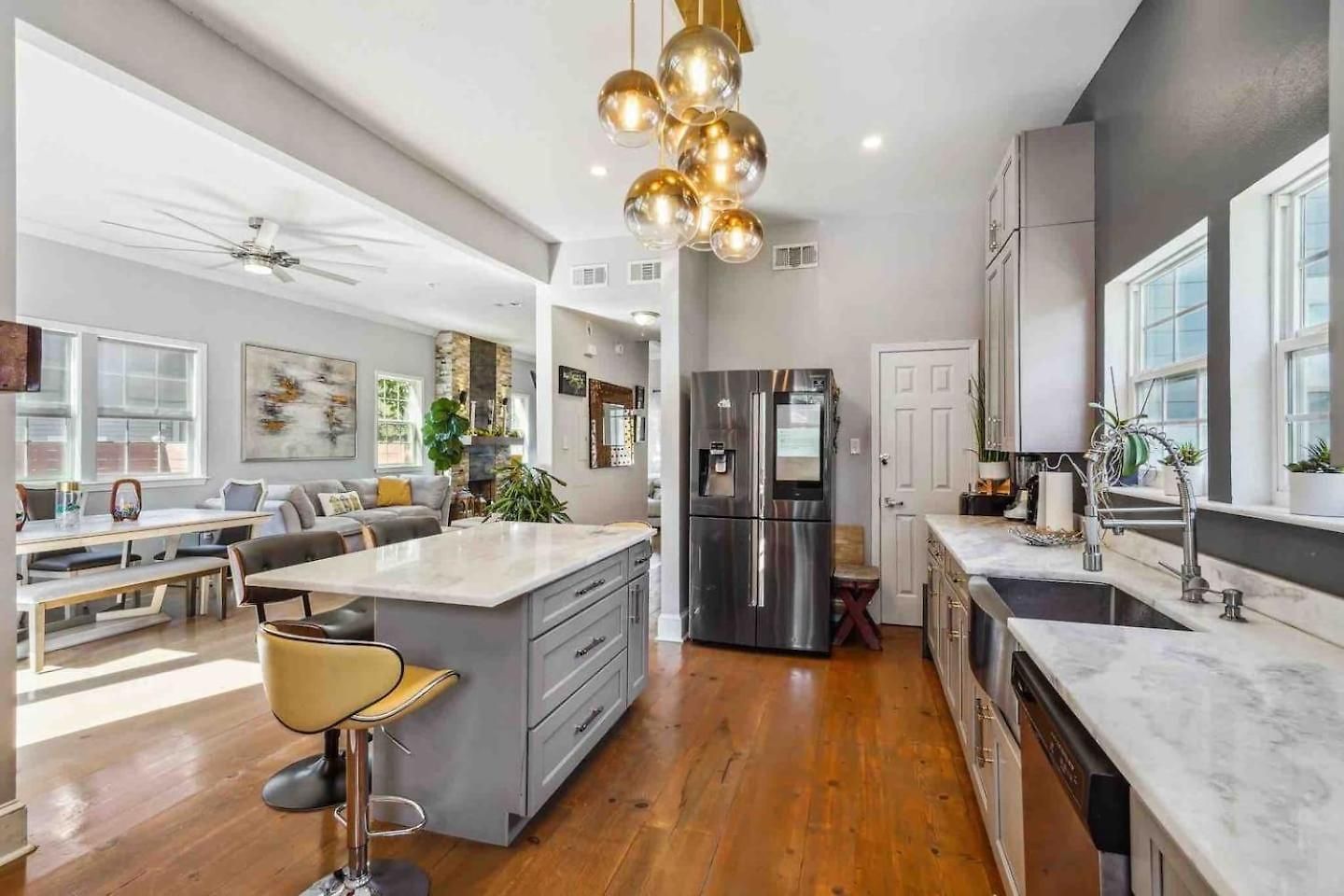 Grand Craftsman Style Heated Pool Holiday home New Orleans