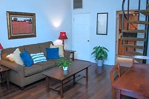 Jean Lafitte House Hotel