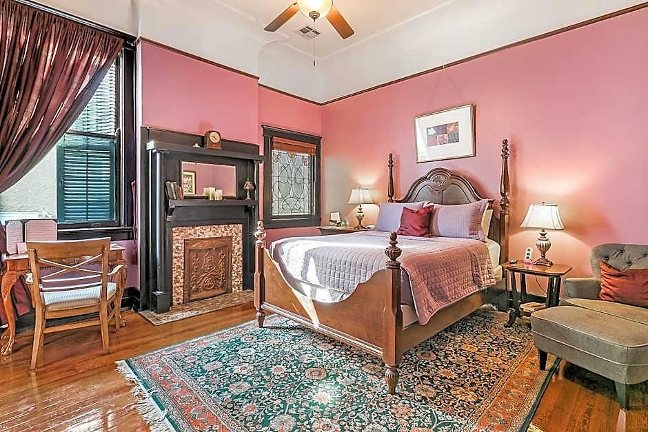 Canal Street Bed & Breakfast