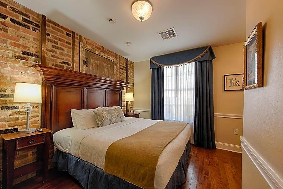 St. Pierre French Quarter Hotel 3*
