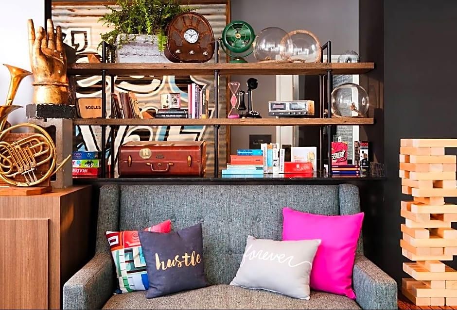 Moxy Downtown/french Quarter Area Hotel