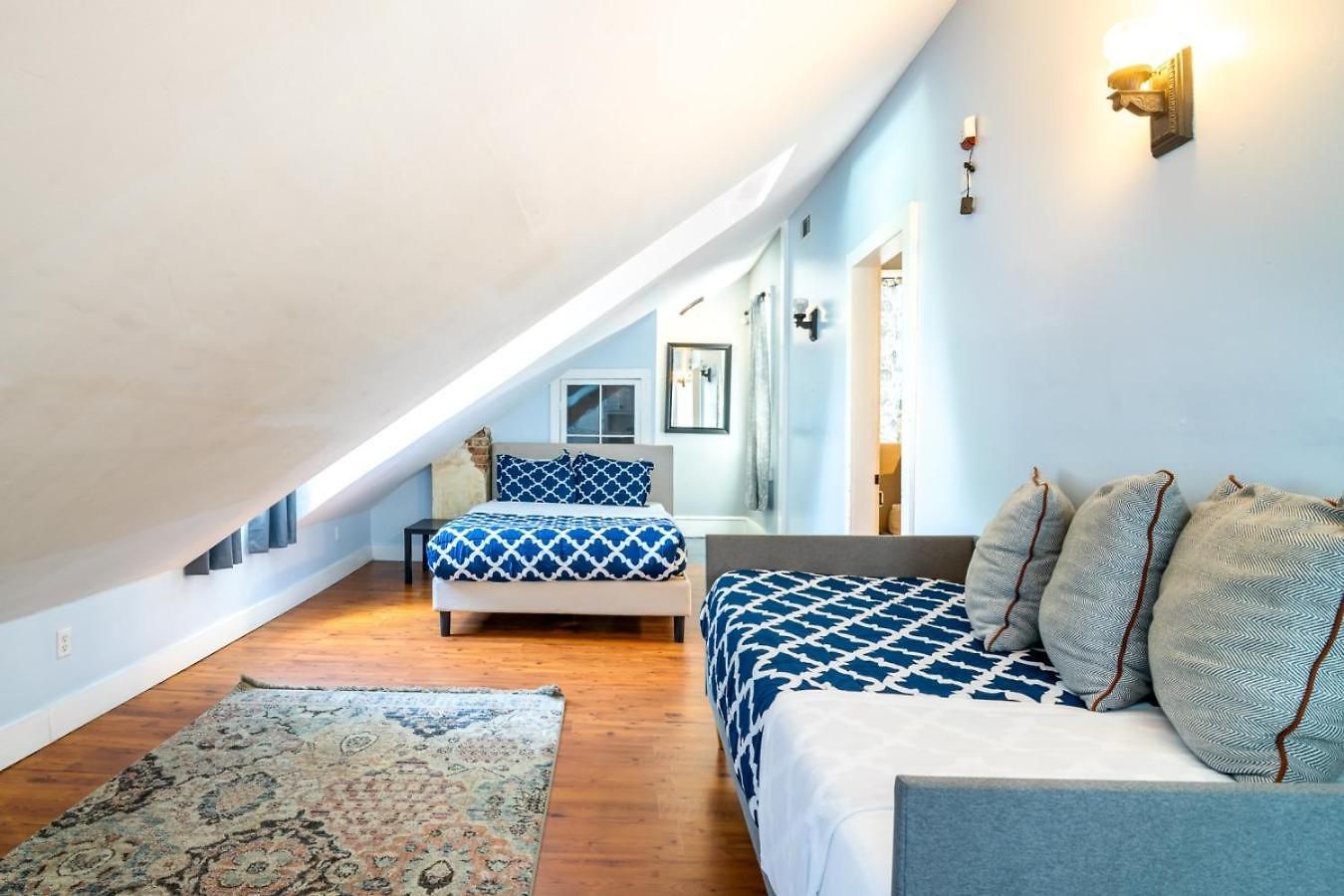 Governors Mansion 5 Bedroom-3 Bath *