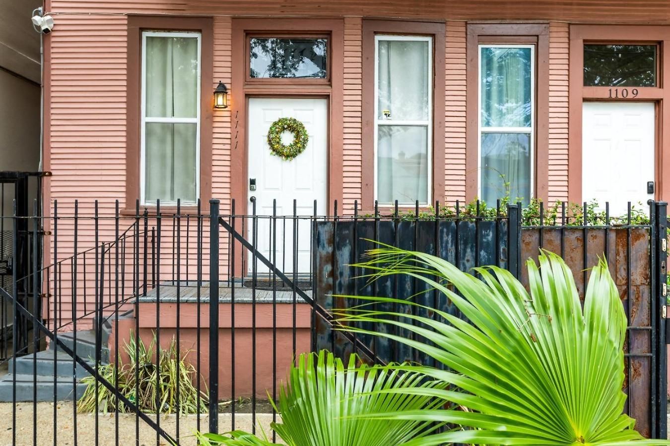 Apartment Governors Across From French Quarter