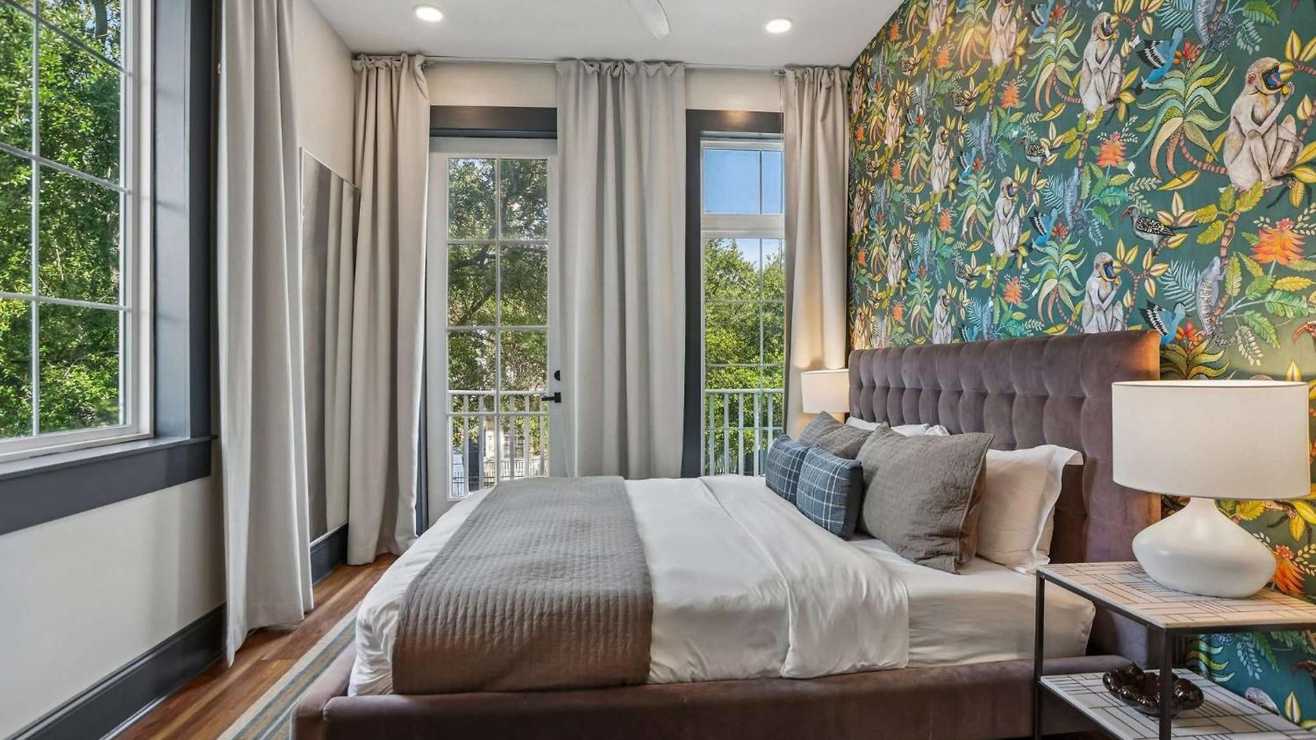 14br Downtown Combo & Shared Seasonal Pool Holiday home