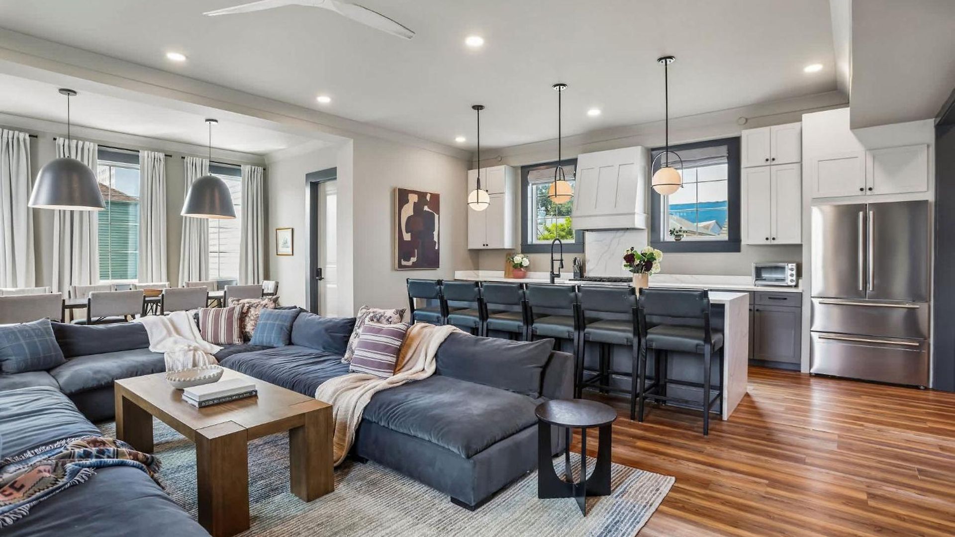 Holiday home 14br Downtown Combo & Shared Seasonal Pool