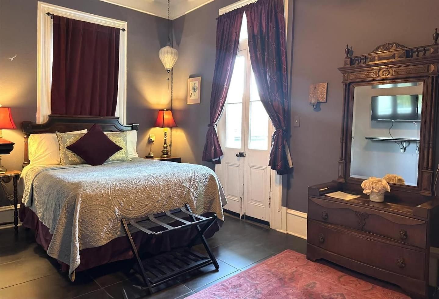 Boutique Queen Suite, Balcony-near French Quarter Bed & Breakfast 3*