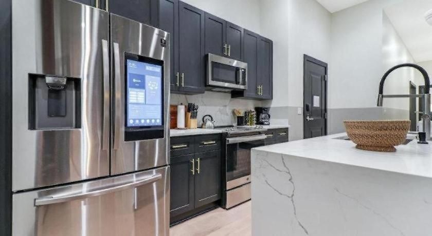 Roami At The Lola Hotel 4*