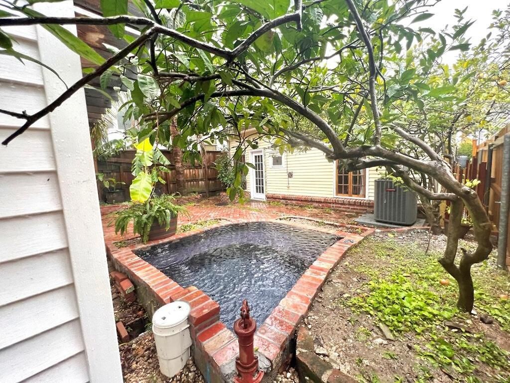 A Courtyard Garden Retreat With Splash Pool Holiday home New Orleans