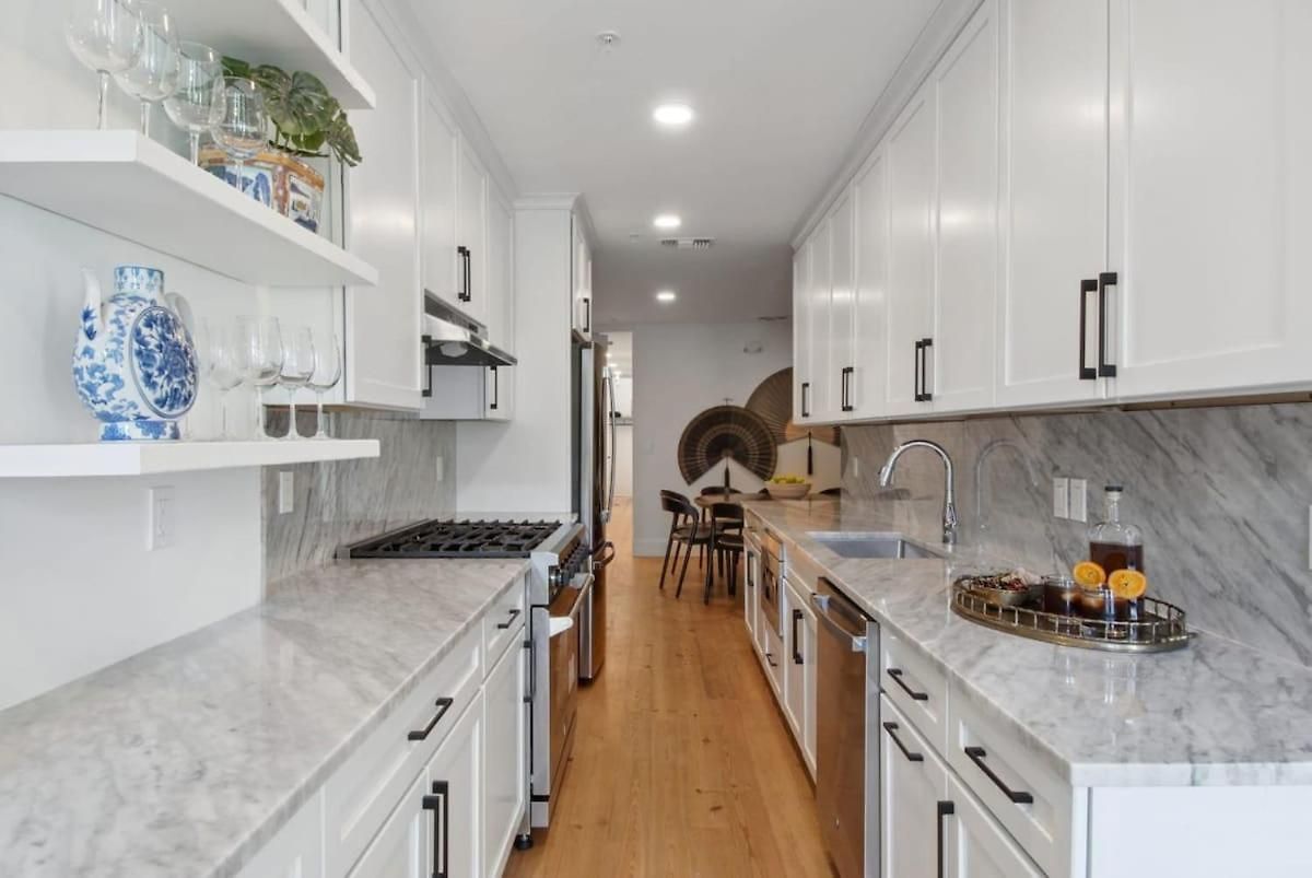 Two Cbd 10br Near French Quarter *