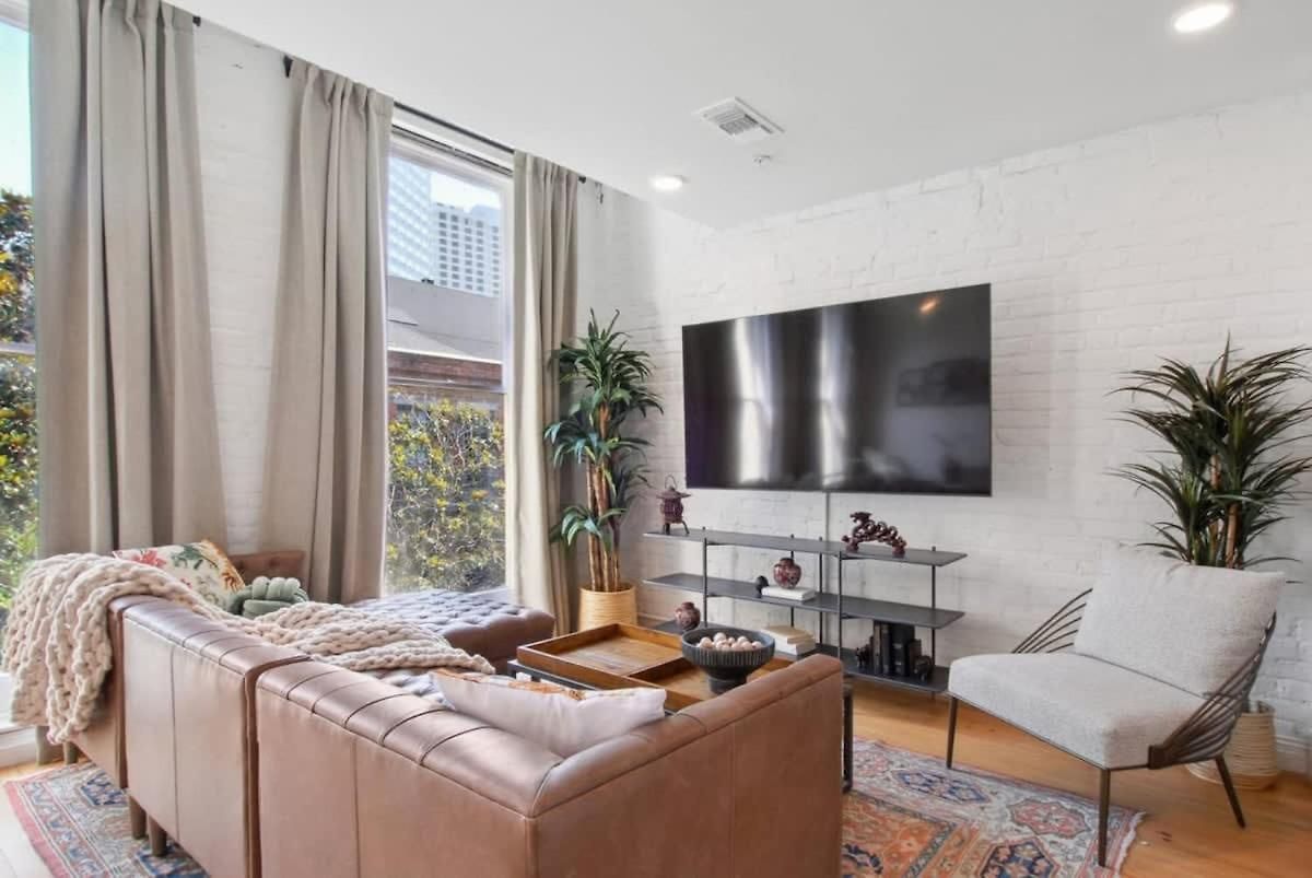 Two Cbd 10br Near French Quarter *
