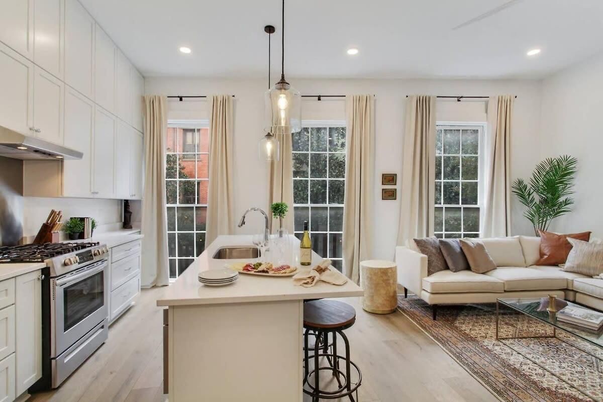 Luxe 8br Cbd Duplex Private Courtyard * New Orleans