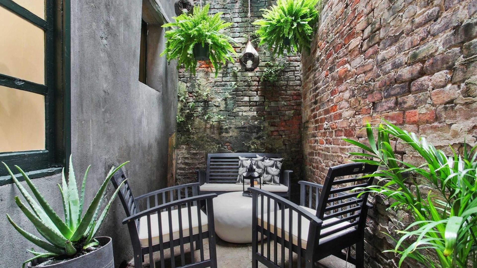 Luxe 8br Cbd Duplex Private Courtyard Hotel