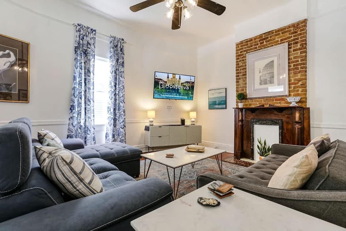 Villa Prime Uptown With Backyard And Ev Parking