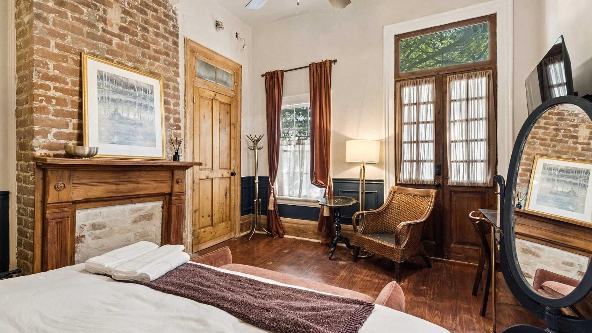 Bed & Breakfast Historic 1840s 2 Min Steps From French Quarter 9br 7ba *