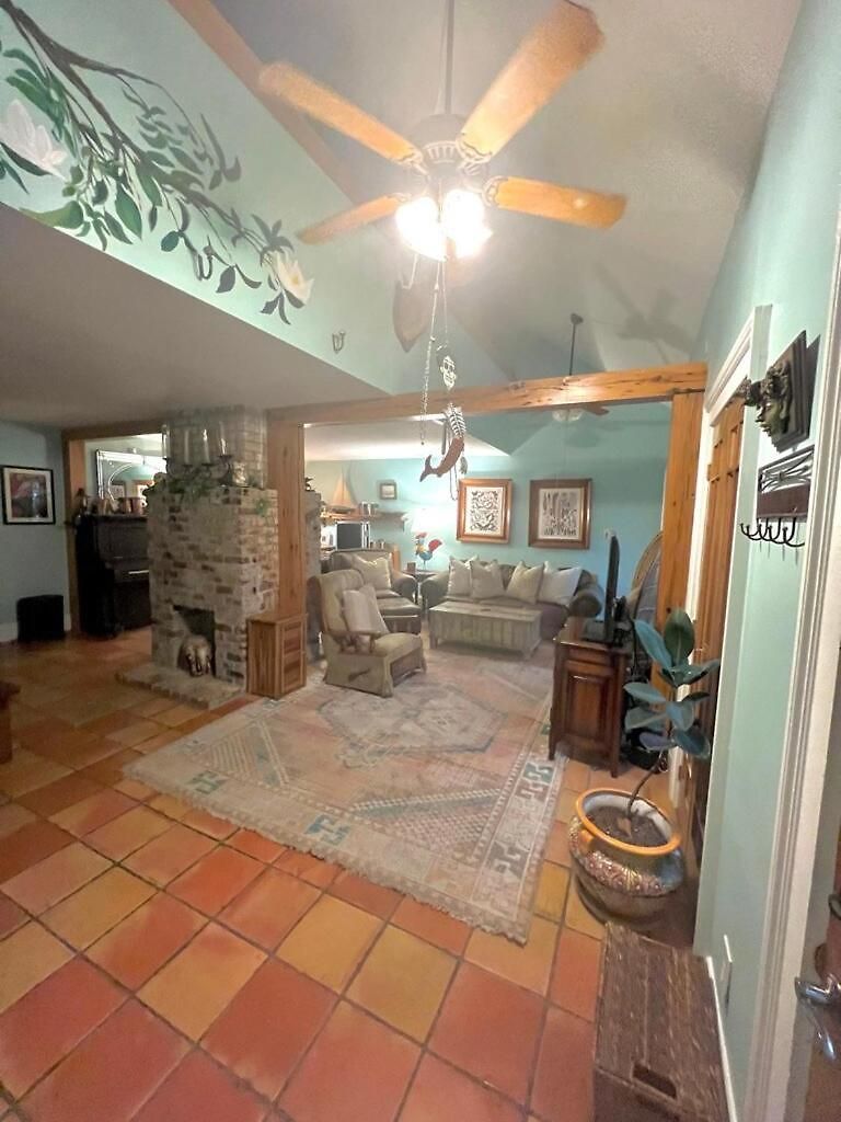 A Courtyard Garden Retreat With Splash Pool Holiday home *