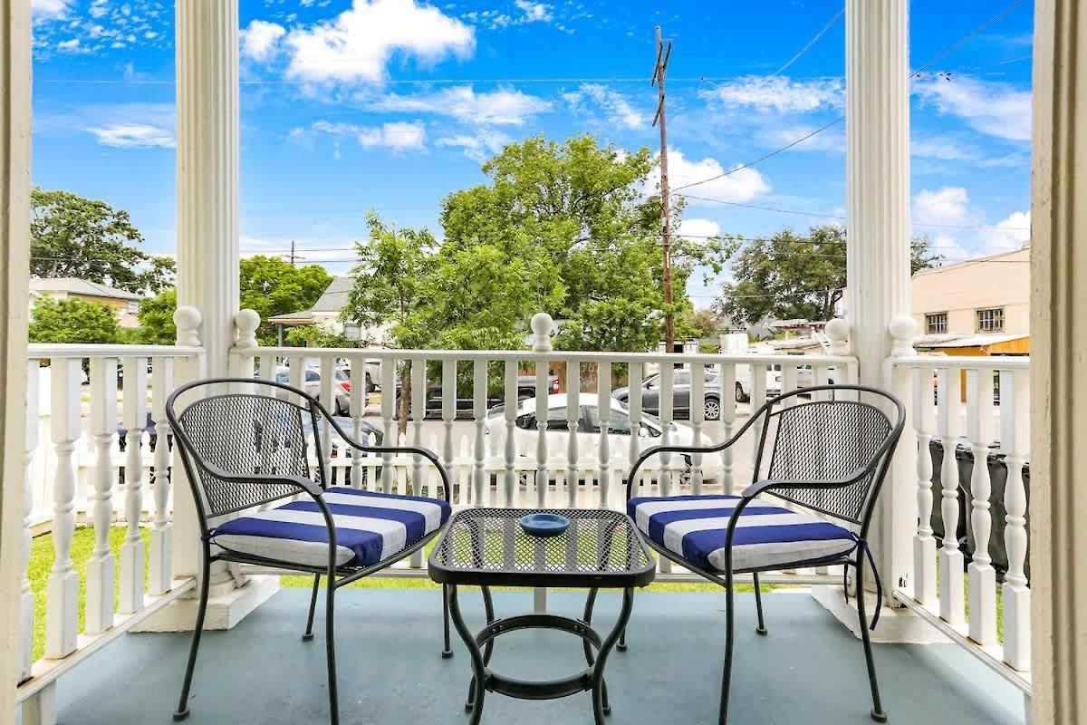 Villa Prime Uptown With Backyard And Ev Parking *