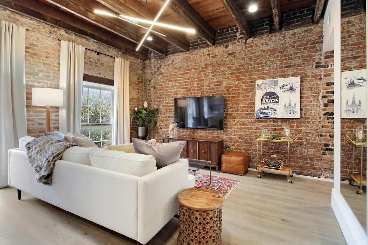 Two Cbd 10br Near French Quarter *
