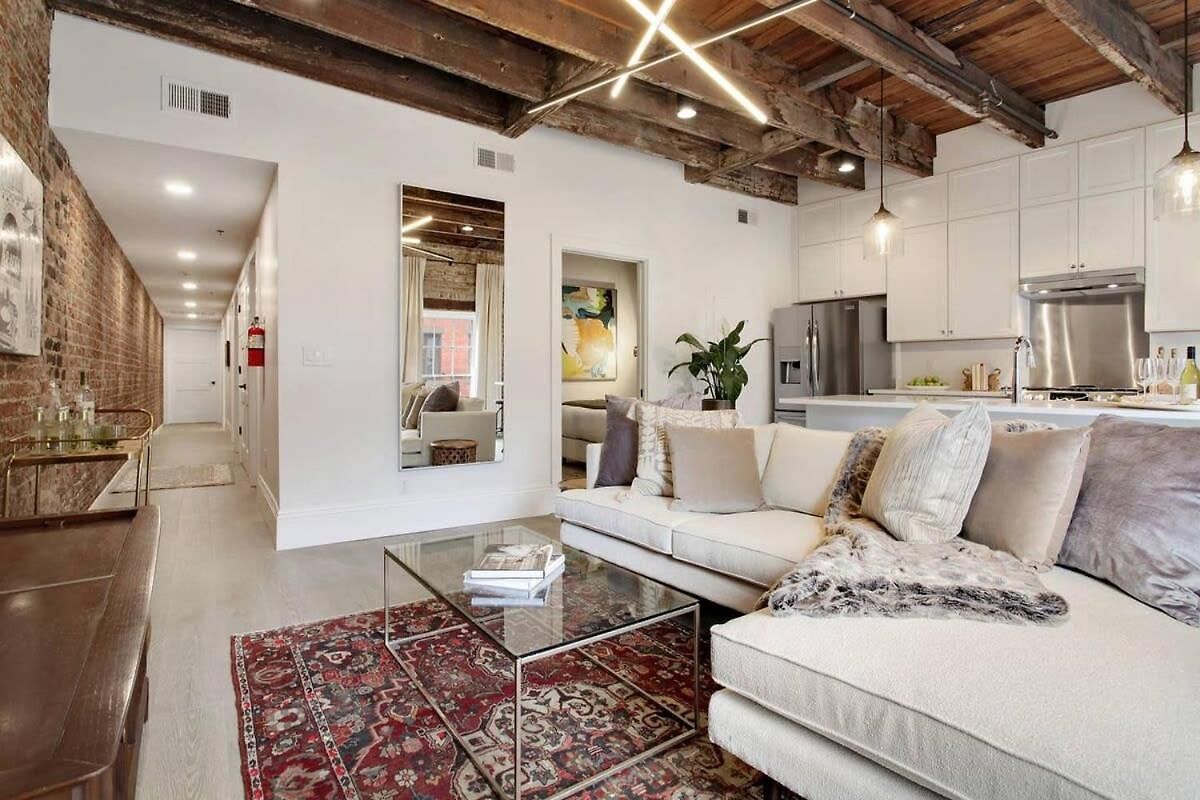 Luxe 8br Cbd Duplex Private Courtyard New Orleans