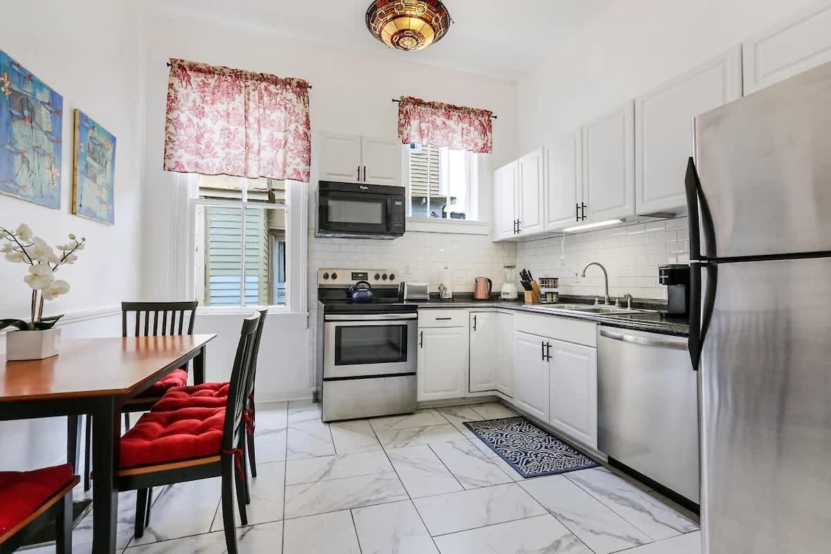 Prime Uptown With Backyard And Ev Parking * New Orleans