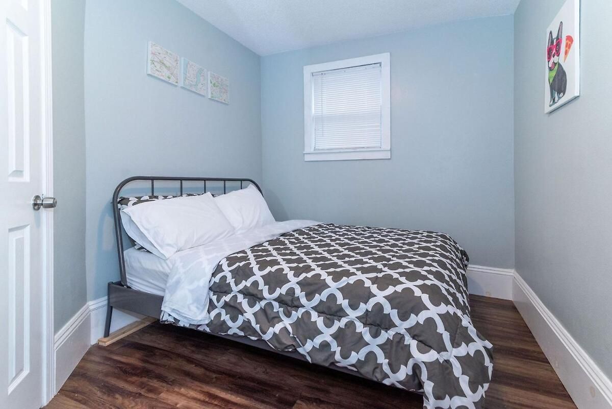 Uptown Fast Wifi Sleep 4 Holiday home