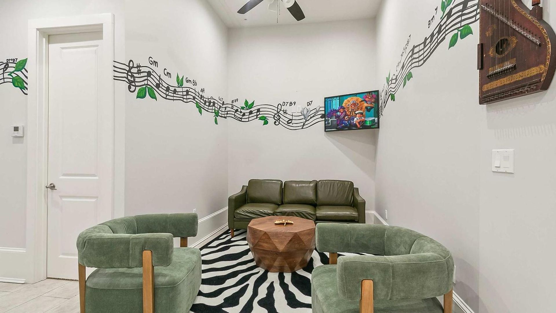 Luxury Art In Nola Cbd *