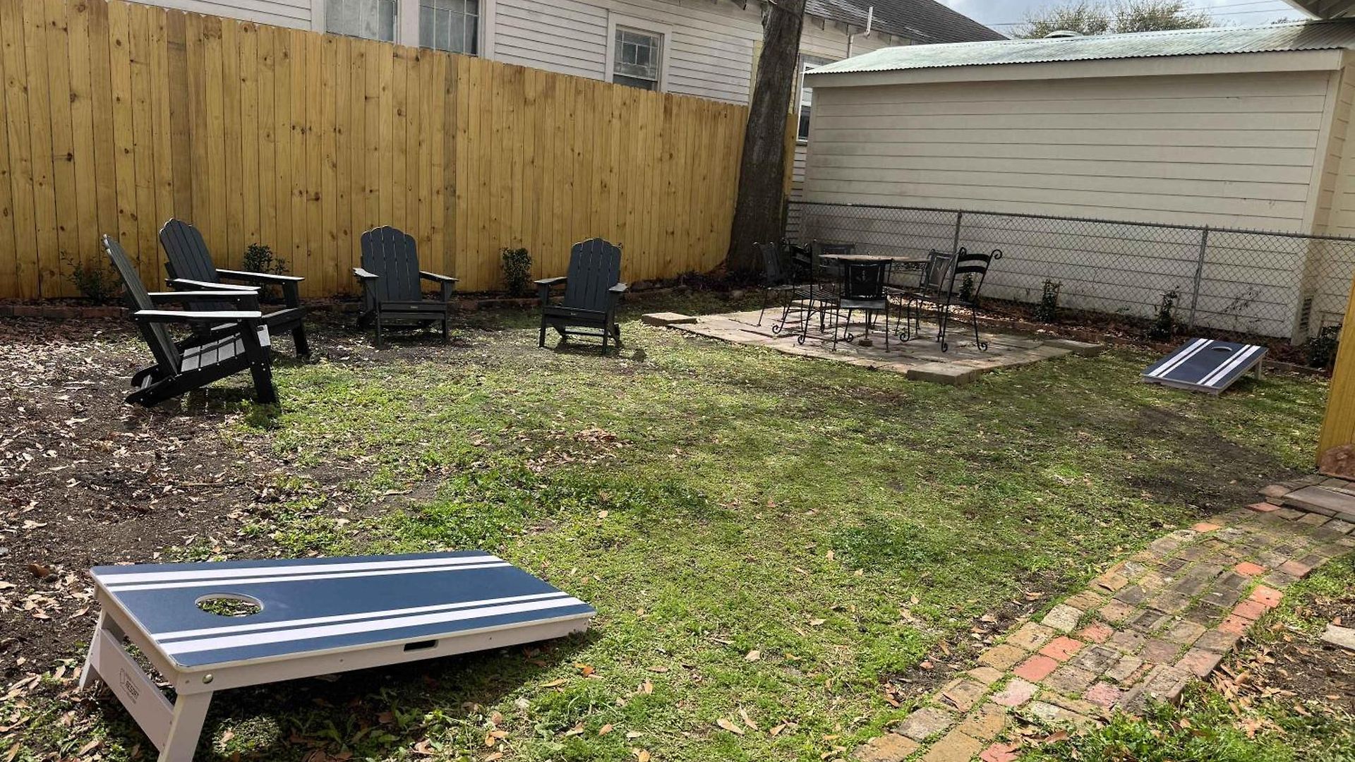 Prime Uptown With Backyard And Ev Parking
