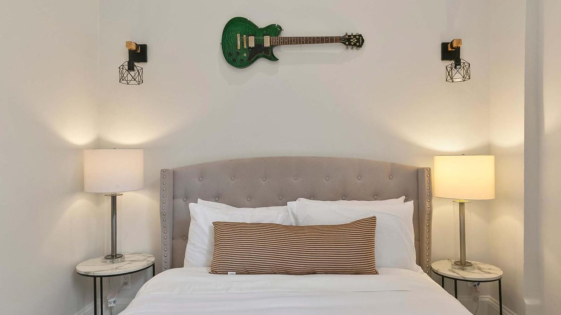 Bed & Breakfast Luxury Art In Nola Cbd
