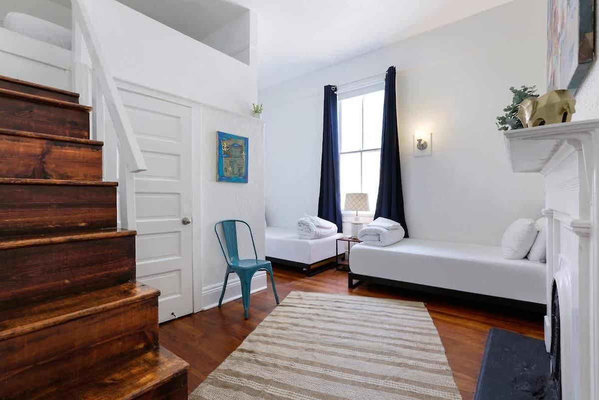 Prime Uptown With Backyard And Ev Parking *