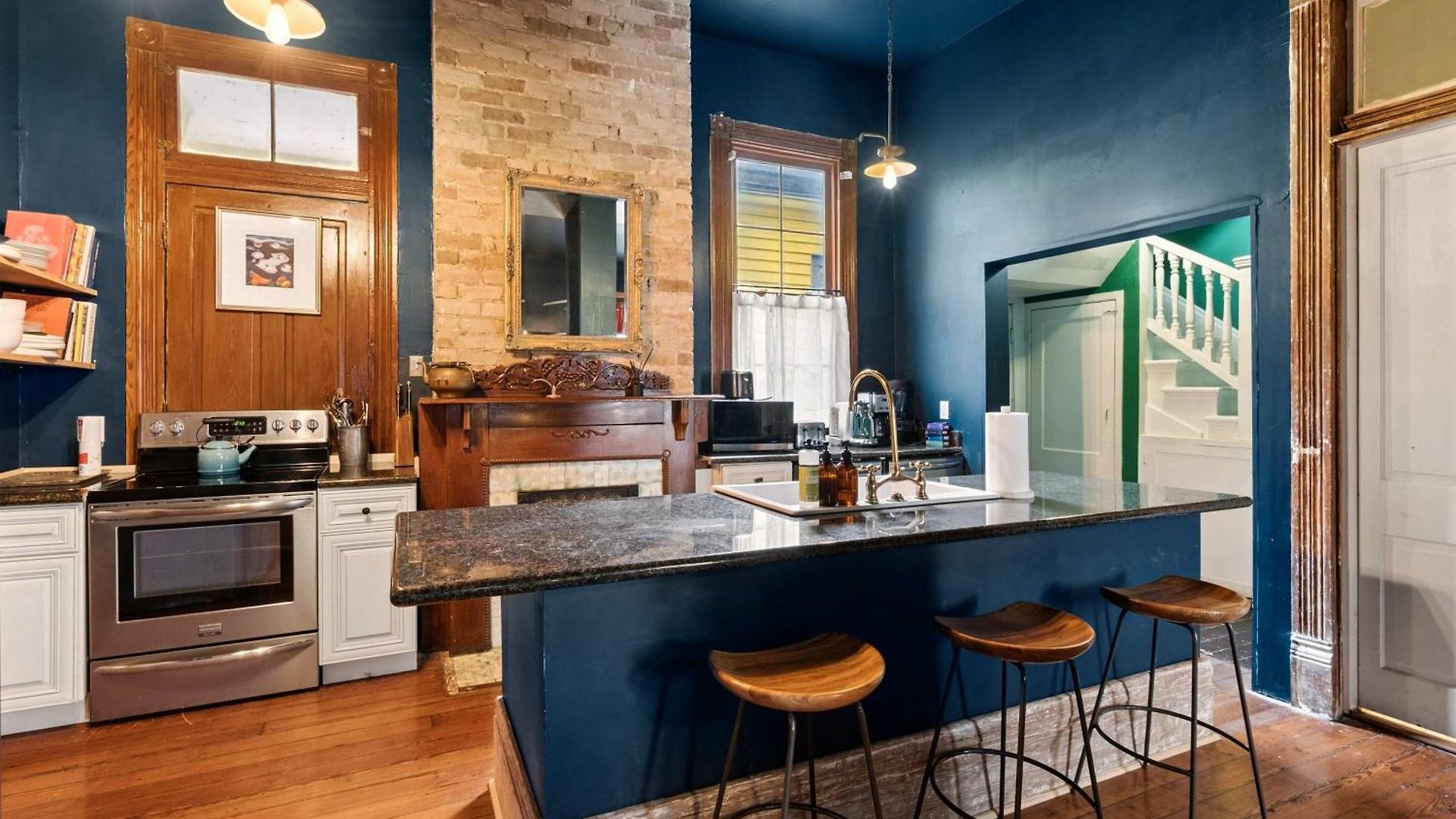 Historic Steps From French Quarter Bed & Breakfast *