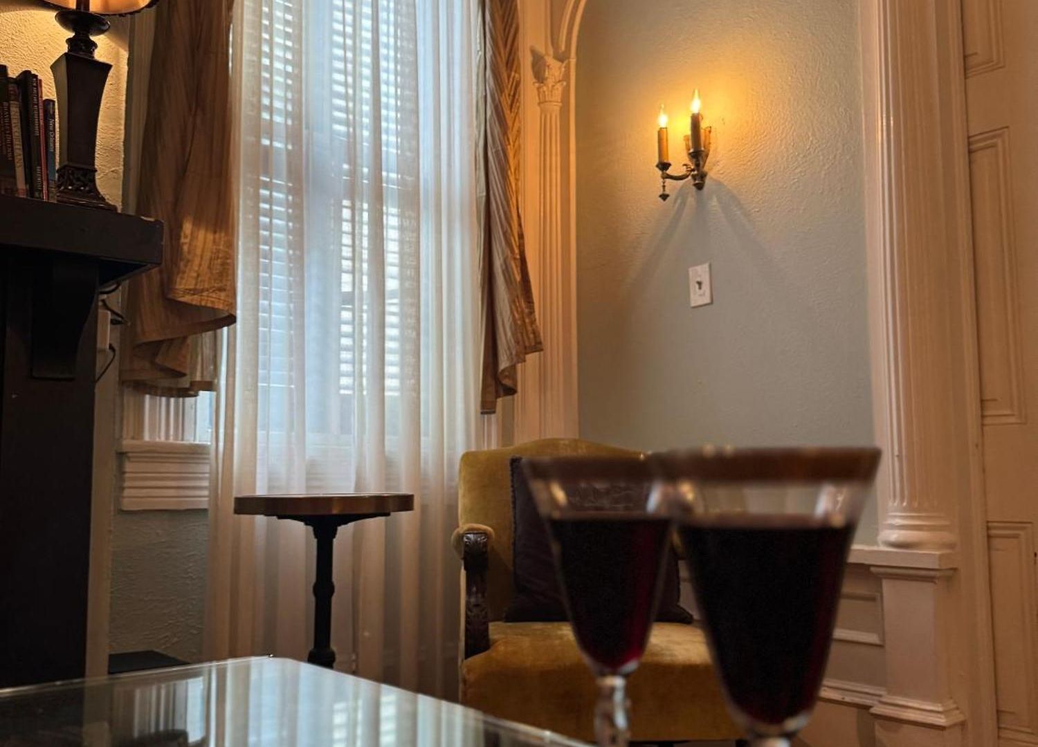 Boutique King Balcony And Pool Bed & Breakfast 3*