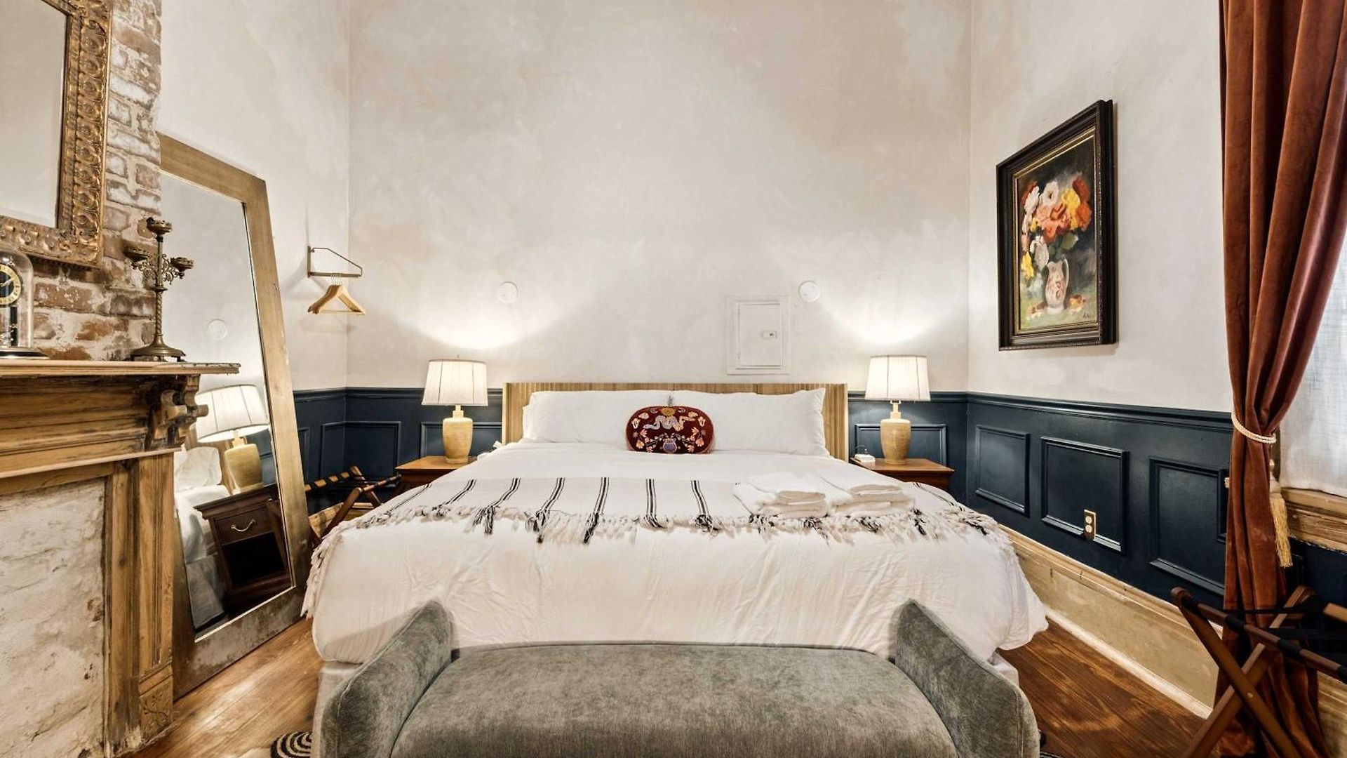 Historic 1840s 2 Min Steps From French Quarter 9br 7ba Bed & Breakfast *